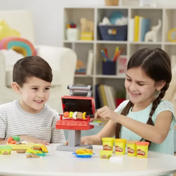 Fashion Hasbro Kitchen Creations Barbecue, Per Bambini Dai 3 Anni In Su, Con 6 Colori Atossici Plastilina E Pasta Modellabile