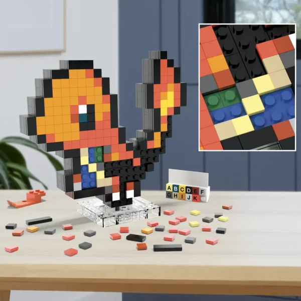 Fashion Mega Pokemon Showcase Charmander, Set In Stile Retro Pixelato Da Costruire Con 349 Pezzi, Con Base Piana Per Esporlo E Incisione Sul Retro Per Appenderlo Set Costruzioni