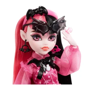 Best Sale Draculaura, Bambola Con Accessori E Cucciolo Di Pipistrello, Snodata E Alla Moda Con Capelli Rosa E Neri, Giocattolo Per Bambini, 4+ Anni, Hhk51 Fashion Dolls