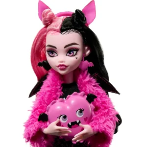 Best Sale Draculaura Creepover Party, Bambola Con Outfit Dettagliato E Accessori Per Il Pigiama Party, Cucciolo Di Pipistrello Conte Fabulous Incluso Fashion Dolls