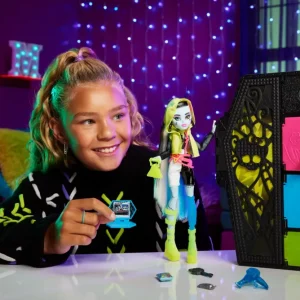 Cheap Segreti Da Brivido Neon Frights Frankie Stein, Playset Con Bambola, Abiti E Armadietto Per I Look Fashion Dolls